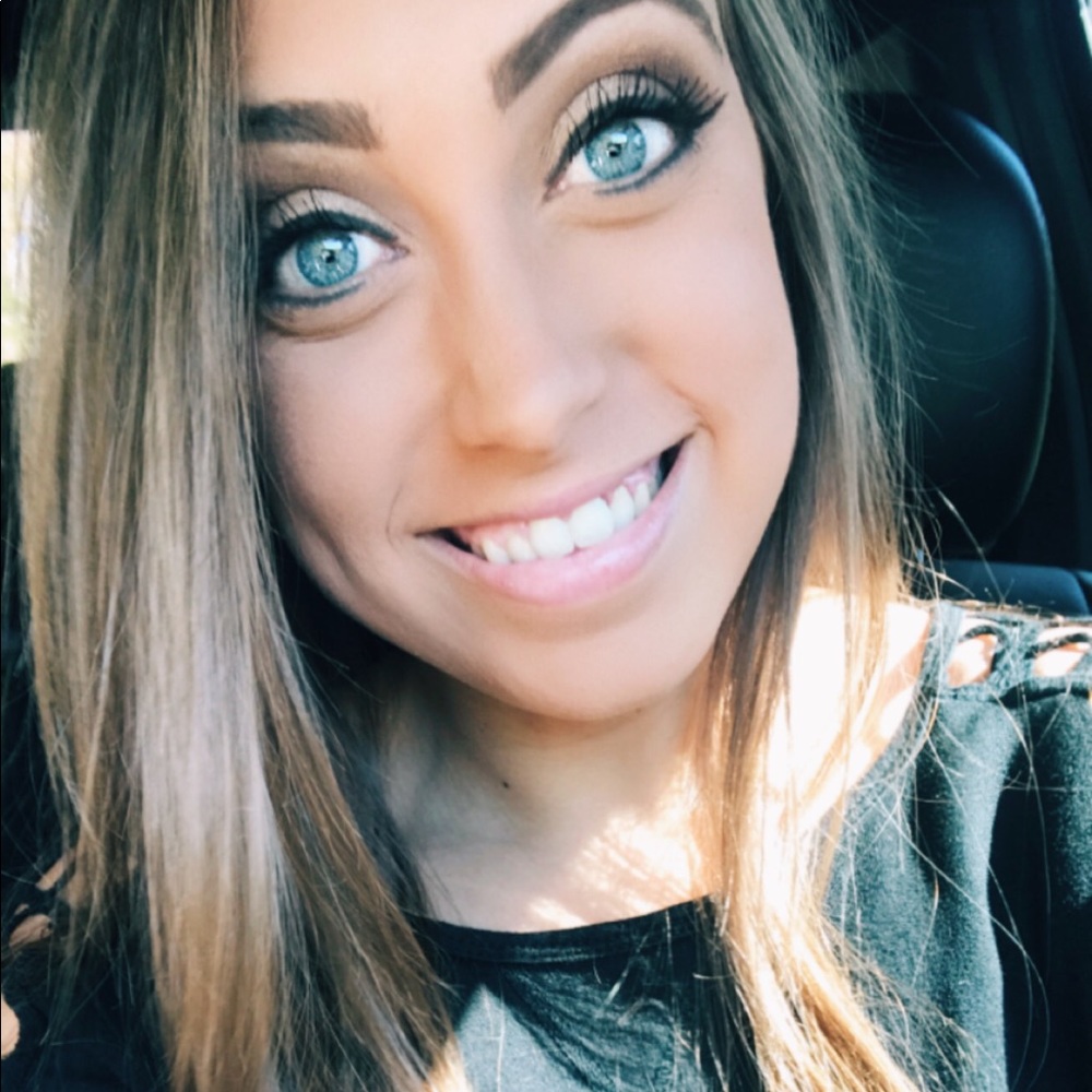 Meet your Posher, Laira